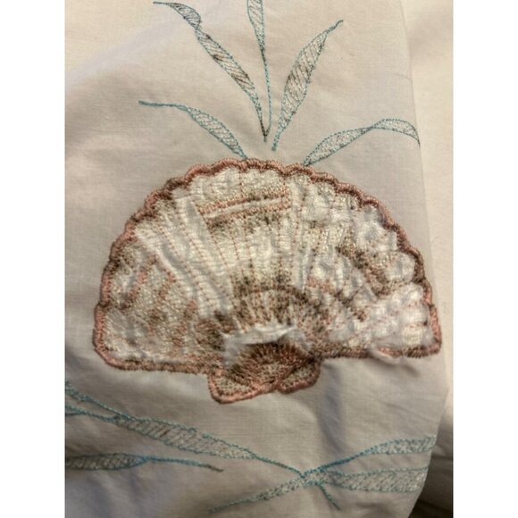 Embroidered Seashell & Seaweed Design Tablecloth With 8 Matching Napkins Set Obl - Picture 7 of 8